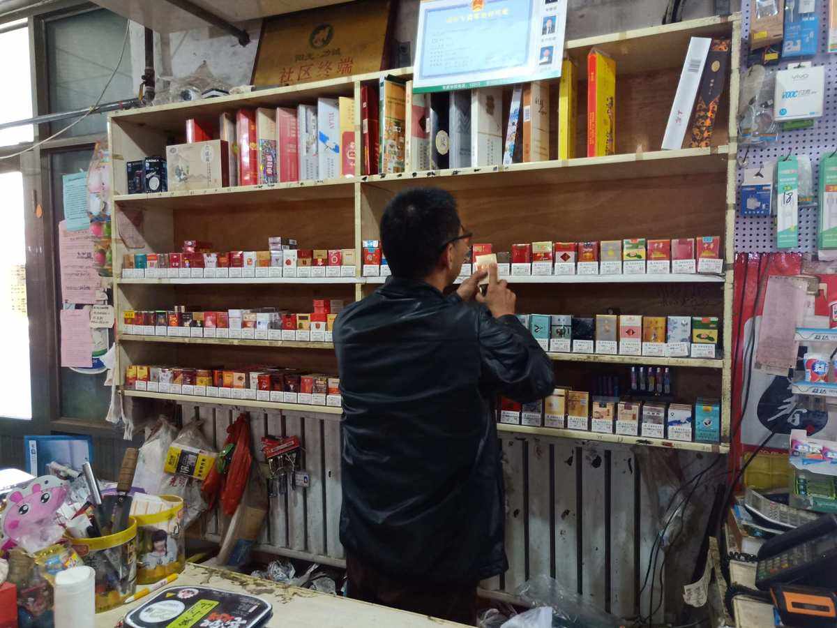 烟店烟摆放好看(商店摆烟的造型有哪些)